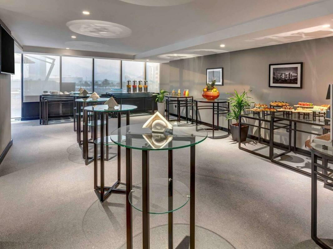 Novotel fujairah 4 оаэ. Novotel expo. новотель шарджа. Novotel expo. Novotel sharjah expo centre 4* фото.