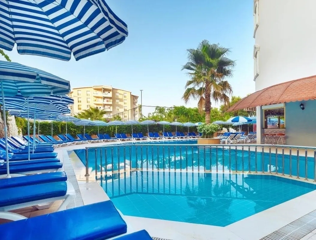 Solis beach ex holiday line club family. Холидей лайн Бич отель. Holiday line Beach Hotel (ex.Vital Beach Hotel) 3*. Отель Витал Бич Конаклы. Holiday line Beach Hotel 3 Турция.