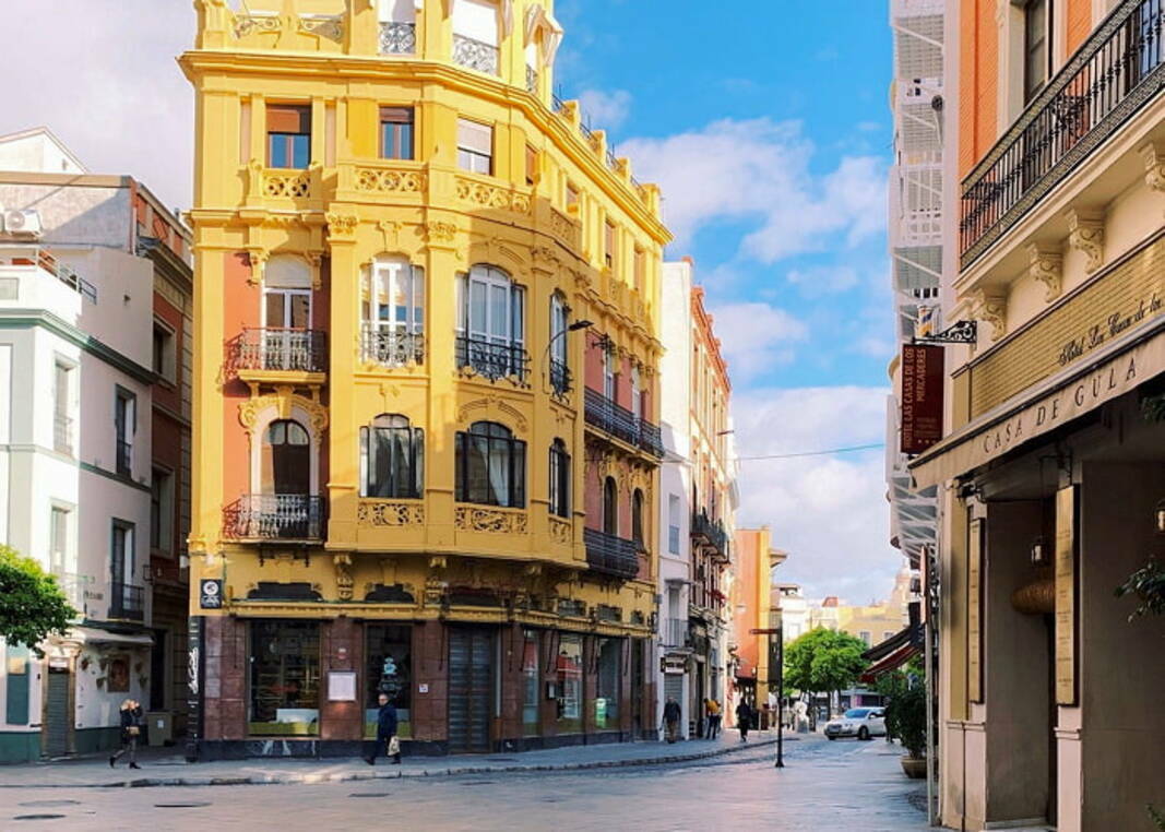 Old quarter Barrio de Santa Cruz in Alicante with white houses and flowers