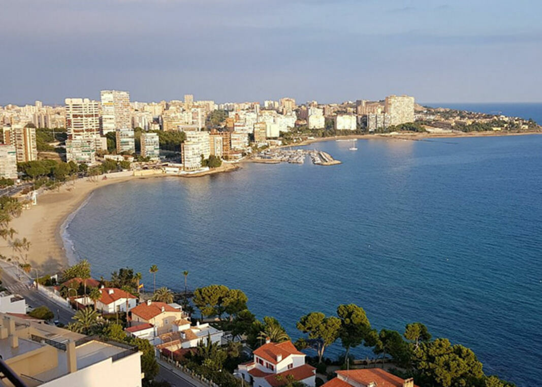 Quiet Albufereta beach in Alicante